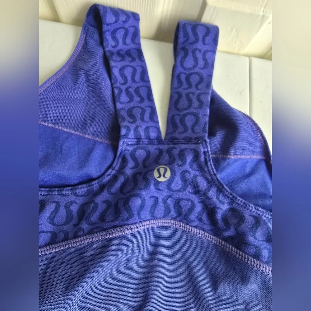 Lululemon Blue Patterned V-Neck Top Size 8 r